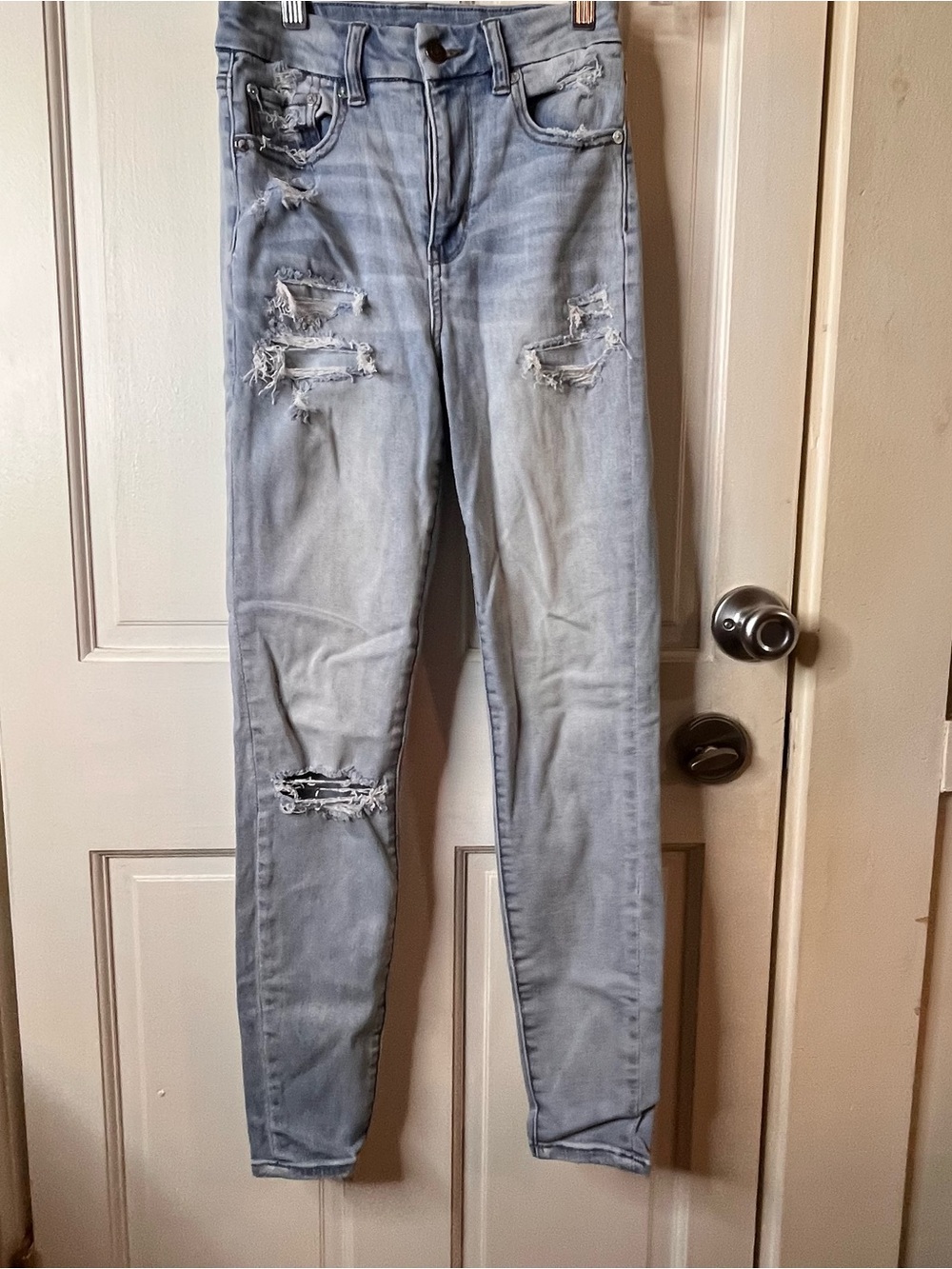 American Eagle Outfitters Light Wash Distressed Skinny Jeans